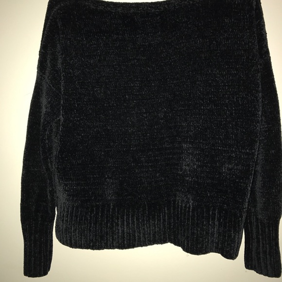 Incredibly Soft Hollister Sweater - Picture 3 of 6